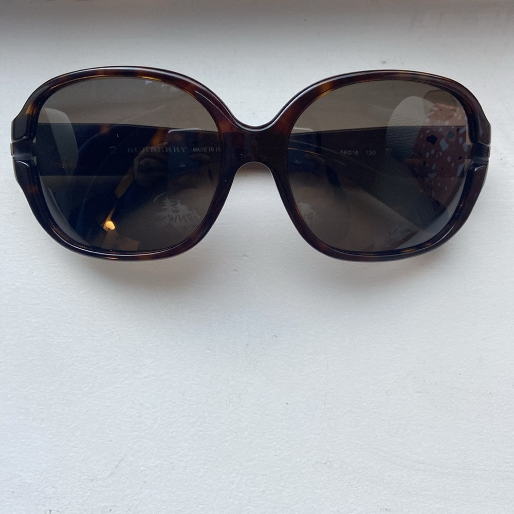 Authentic BURBERRY Round Sunglasses